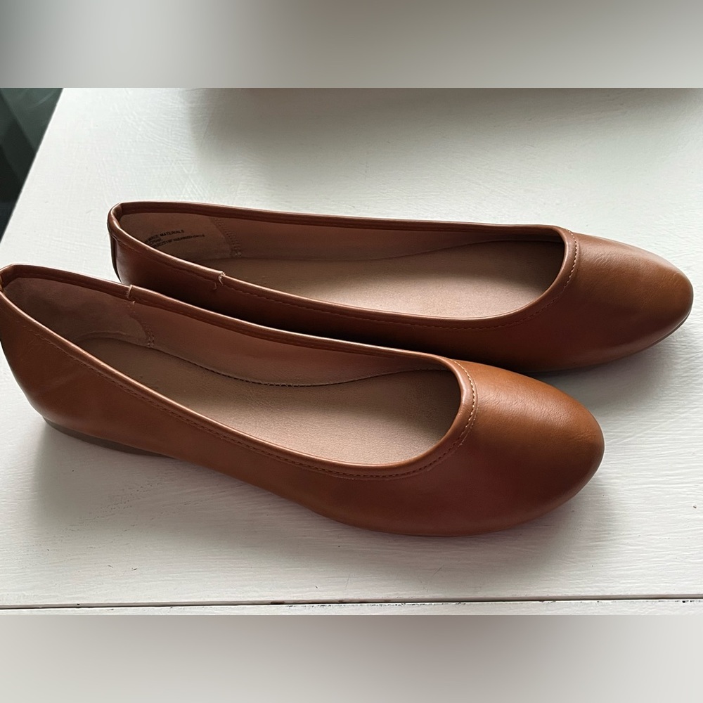 Brown tan faux leather ballet flats